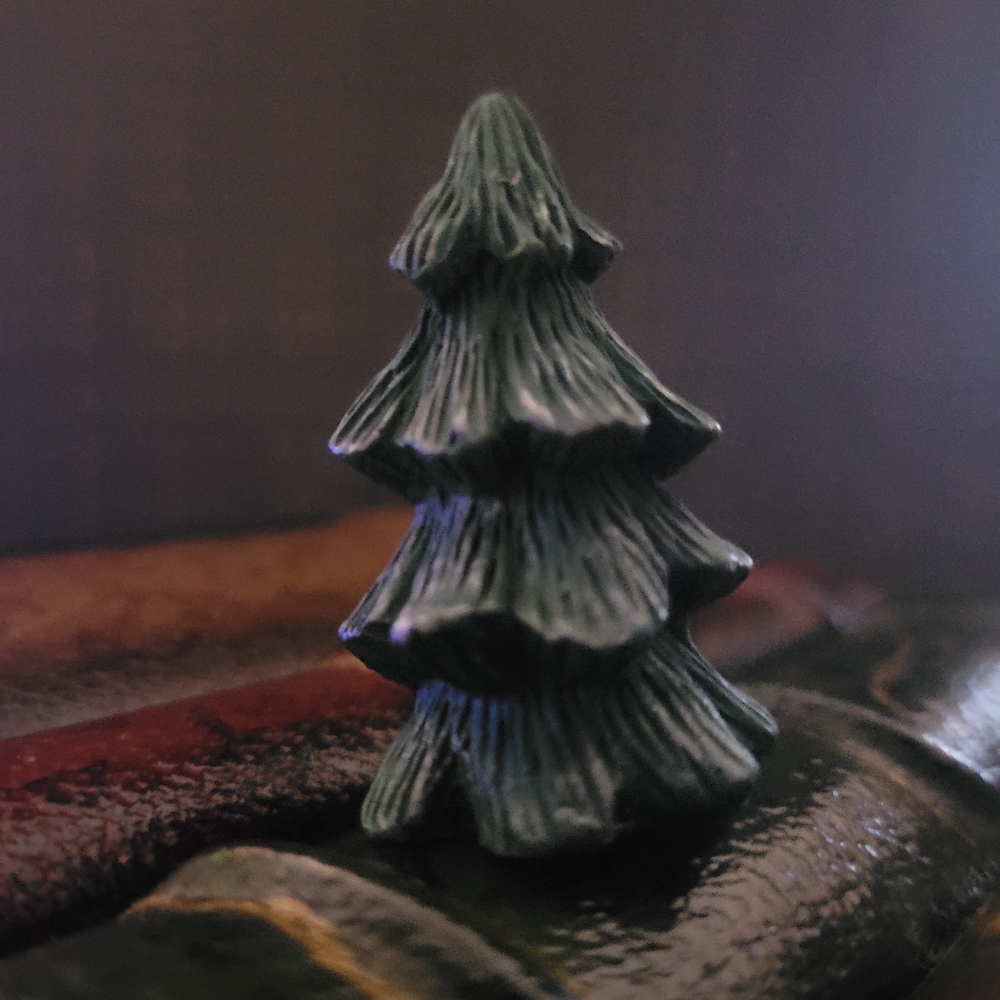 Small Christmas tree figure